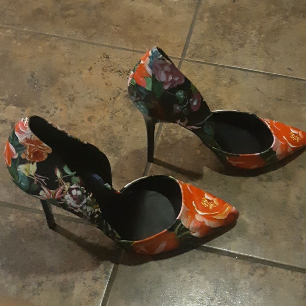 Heels - Picture 3 of 4